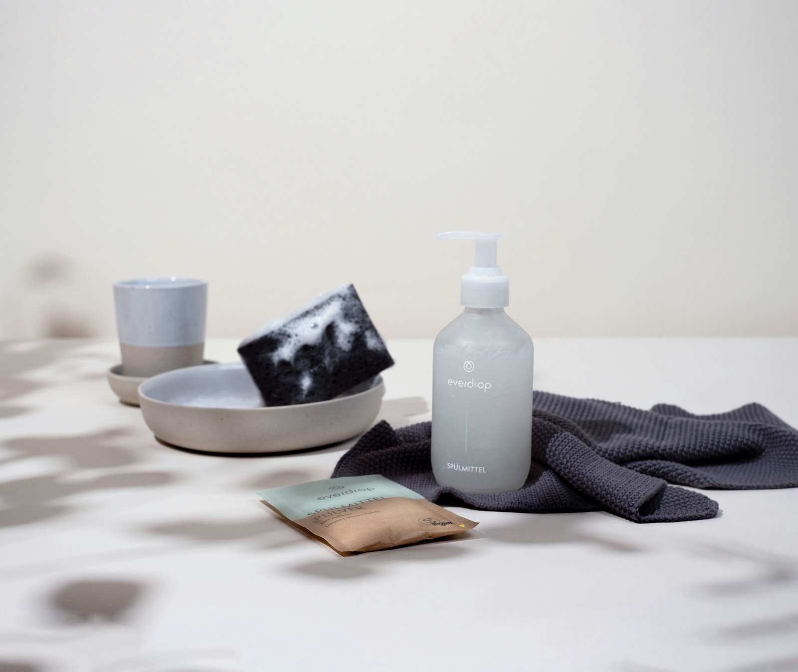 Spülmittel und Wasser zur Reinigung